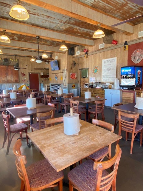 Red Tailz Woodville | restaurant | 307 N Magnolia St, Woodville, TX 75979, United States | 4092240627 OR +1 409-224-0627