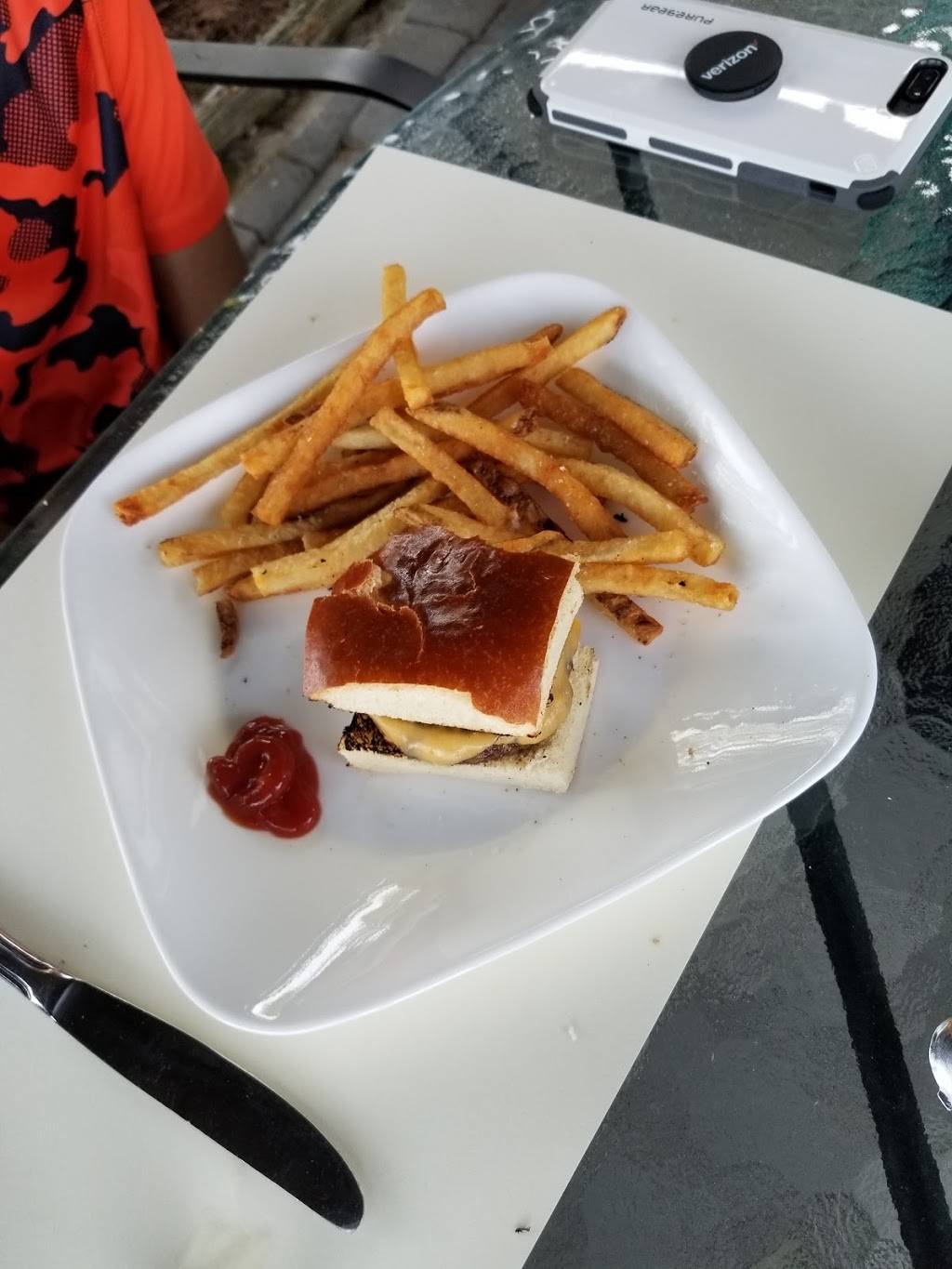 The New Continental Hotel and Restaurant | restaurant | 15 Leo Ct, Greenwood Lake, NY 10925, USA | 8454772456 OR +1 845-477-2456