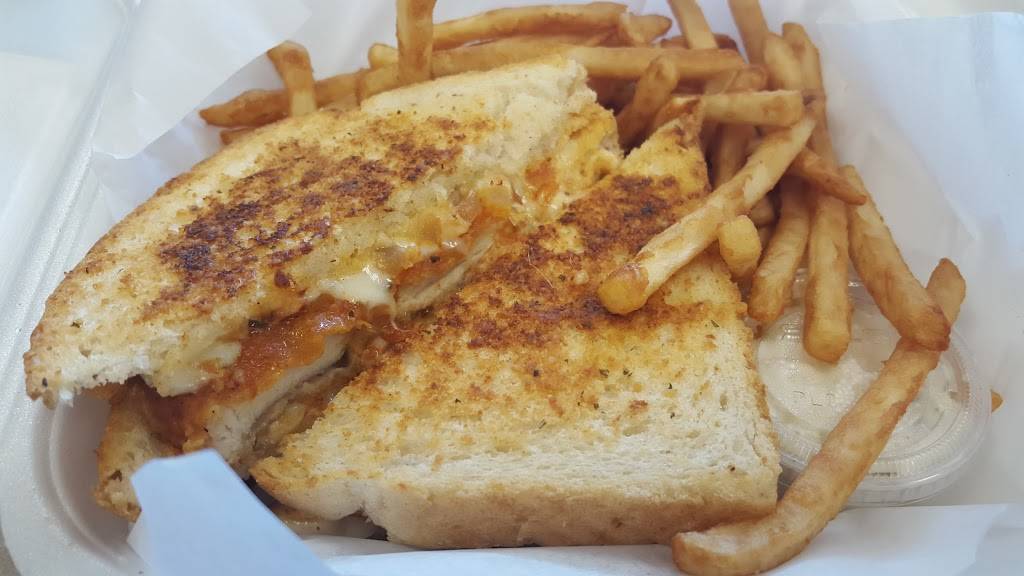 Paulies Pub and Grille | restaurant | 444 N Eola Rd, Aurora, IL 60502, USA | 6304998956 OR +1 630-499-8956