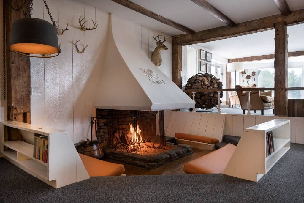 The Stowehof | restaurant | 434 Edson Hill Rd, Stowe, VT 05672, USA | 8022539722 OR +1 802-253-9722