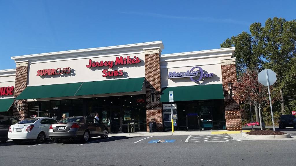 Jersey Mikes Subs | meal takeaway | 3901 Old Forest Rd Ste. 105C, Lynchburg, VA 24501, USA | 4343858100 OR +1 434-385-8100