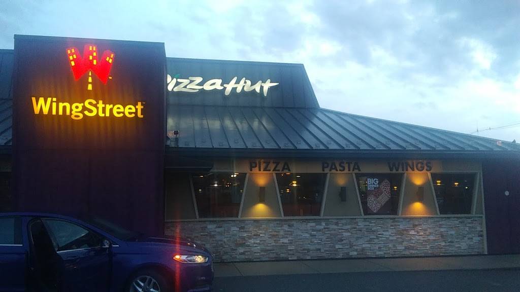 Pizza Hut | meal takeaway | 6 S 3rd St, Oakland, MD 21550, USA | 3013344234 OR +1 301-334-4234