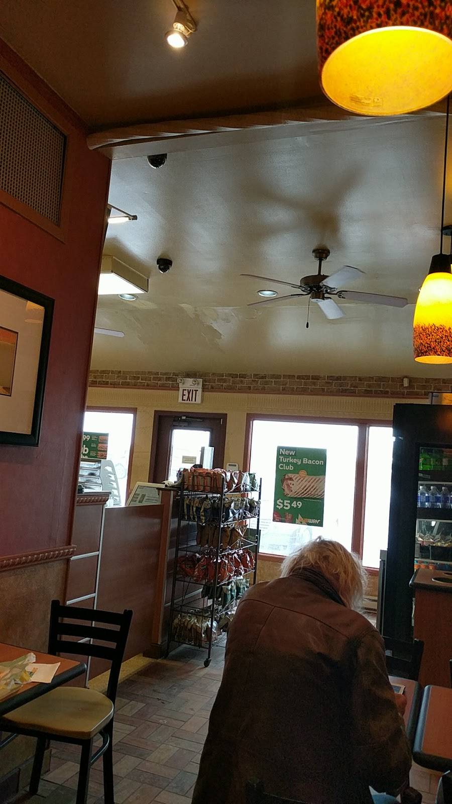 Subway | meal takeaway | 3311 N Service Rd, Vineland Station, ON L0R 2E0, Canada | 9055627749 OR +1 905-562-7749