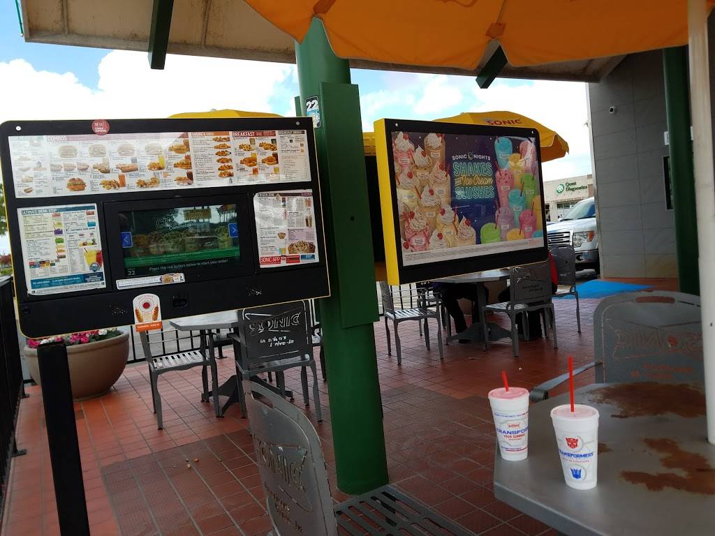 Sonic Drive-In | restaurant | 209 Highway 332 West, Lake Jackson, TX 77566, USA | 9792978200 OR +1 979-297-8200