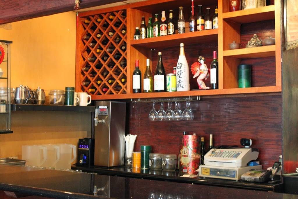 Lees Asian Restaurant | restaurant | 4510 California Ave SW, Seattle, WA 98116, USA | 2069328209 OR +1 206-932-8209