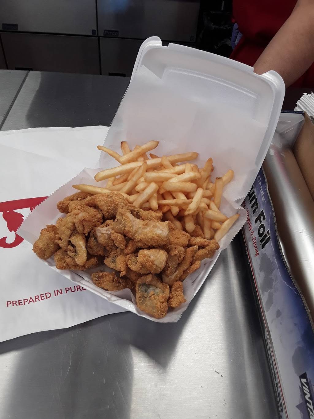 JJ fish & Chicken | restaurant | 6005 W Appleton Ave, Milwaukee, WI 53210, USA | 4145850045 OR +1 414-585-0045