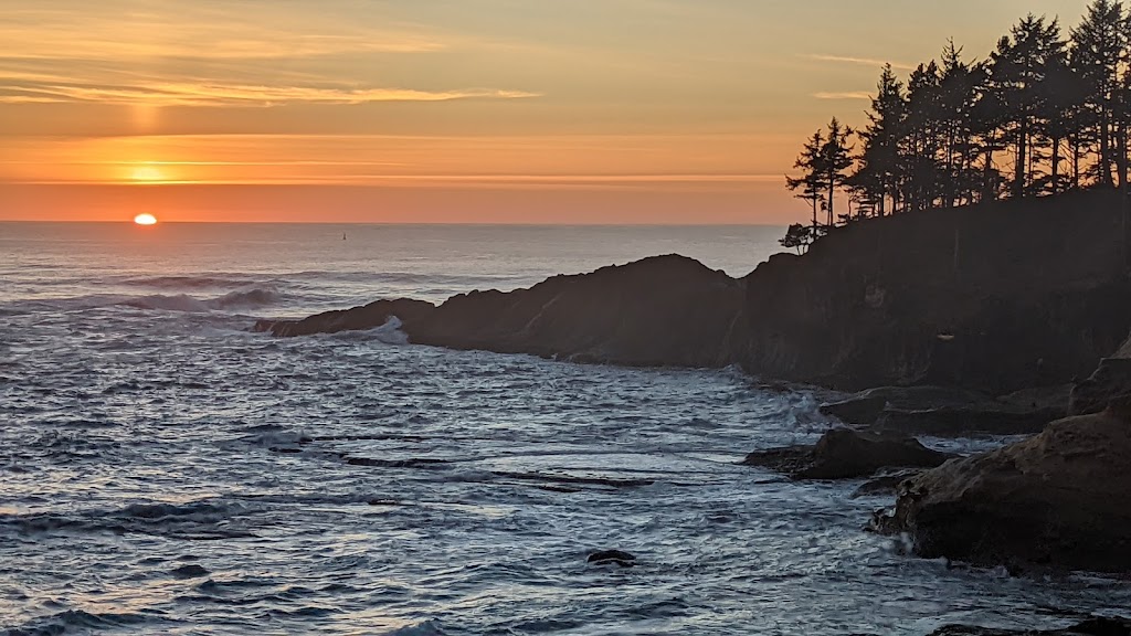 Tidal Raves Seafood Grill | restaurant | 279 US-101, Depoe Bay, OR 97341, USA | 5417652995 OR +1 541-765-2995