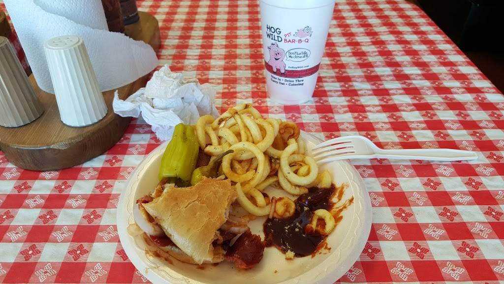 Hog Wild Pit Bar-B-Q | restaurant | 2525 Market Pl, Salina, KS 67401, USA | 7858252222 OR +1 785-825-2222