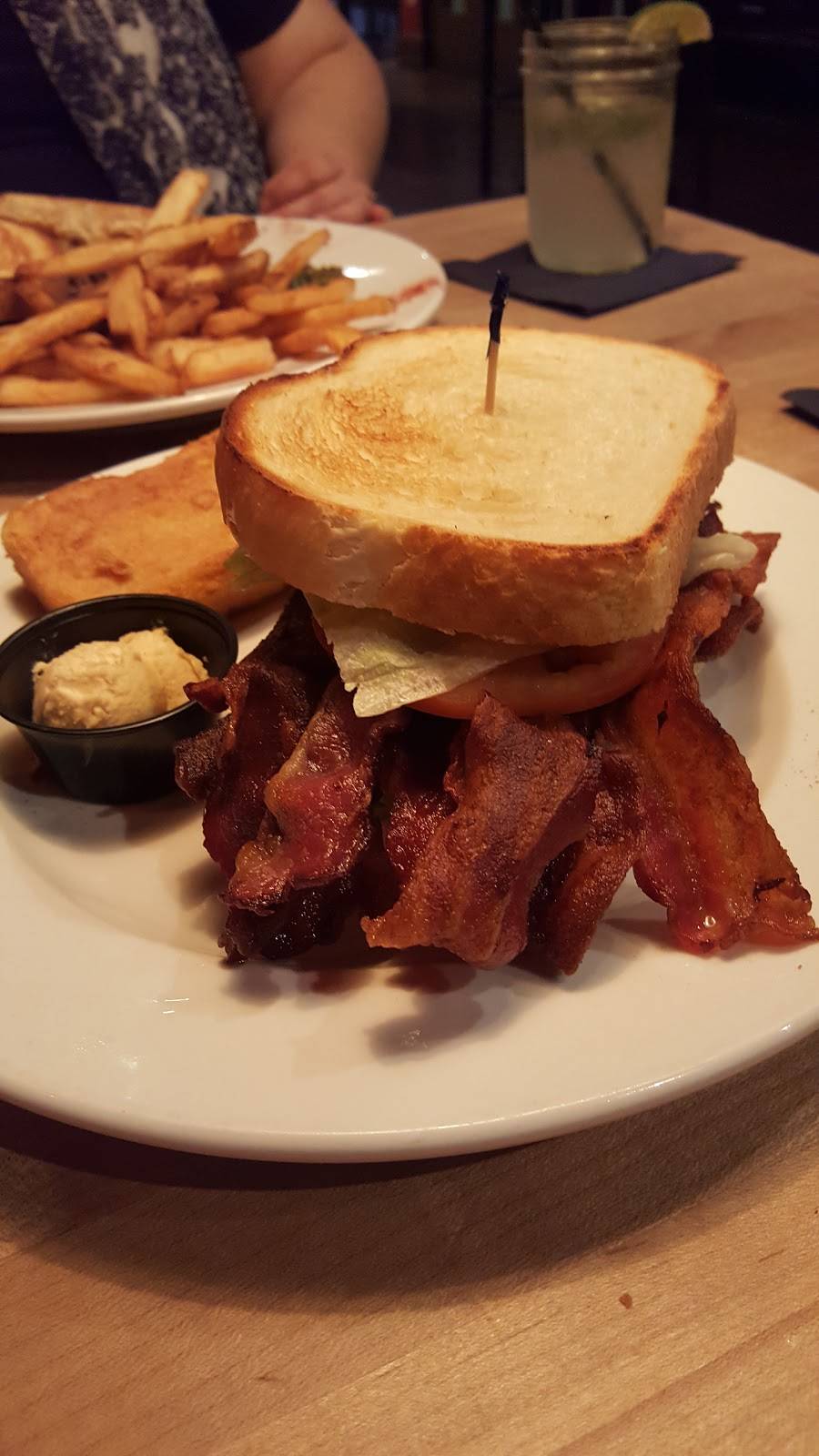 Whiskey Rose | restaurant | 6751 N Sunset Blvd Suite #E-110, Glendale, AZ 85305, USA | 6238777673 OR +1 623-877-7673