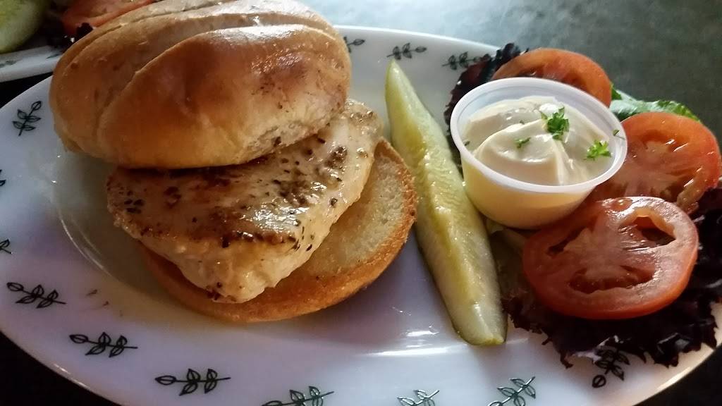 Blue Moon Restaurant | restaurant | 117 S Main St, Lake Mills, WI 53551, USA | 9206483405 OR +1 920-648-3405