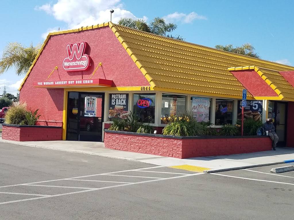 Wienerschnitzel | restaurant | 4044 Ming Ave, Bakersfield, CA 93309, USA | 6613975351 OR +1 661-397-5351