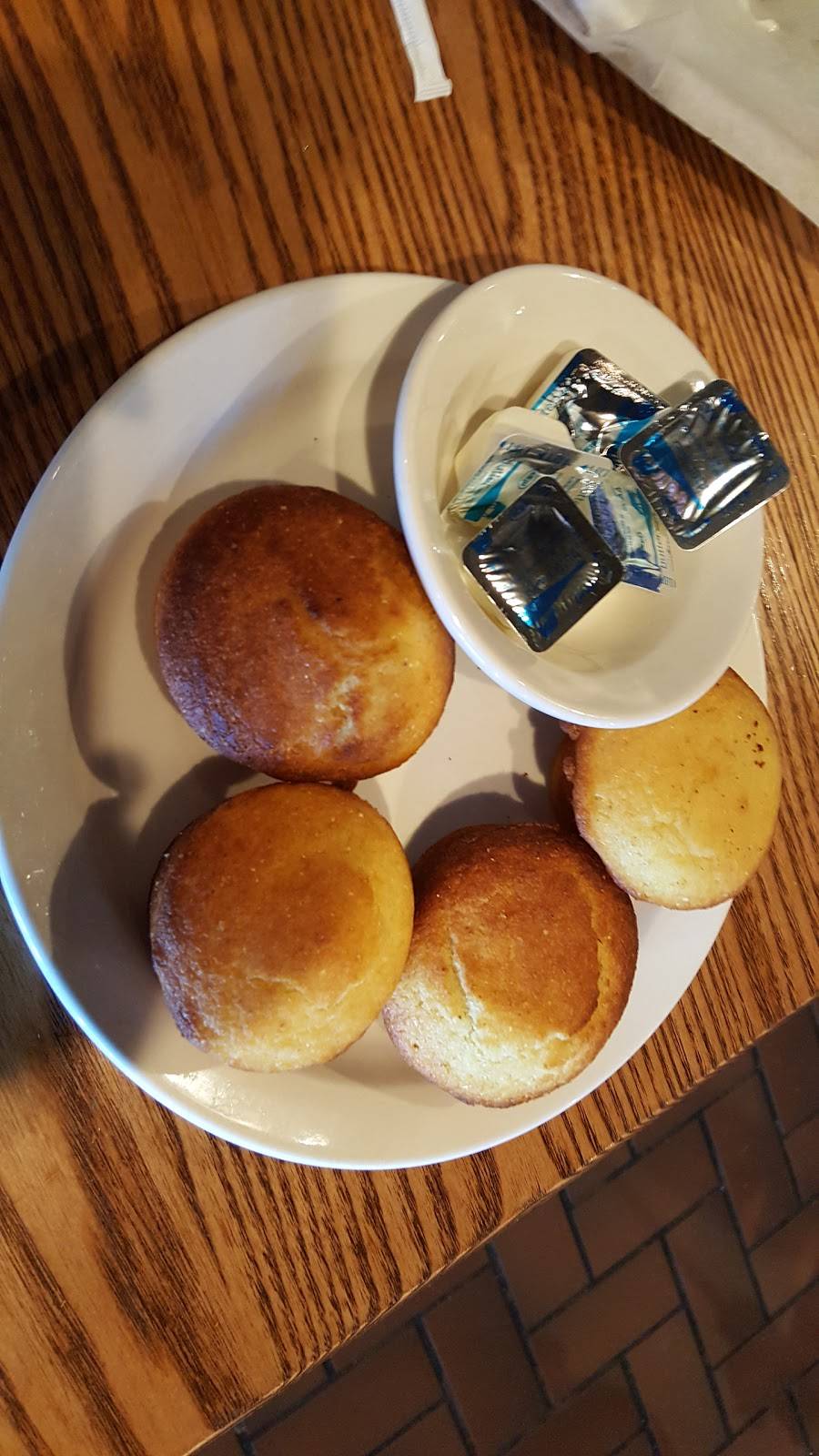 Cracker Barrel Old Country Store | restaurant | 2920 S Mall Rd, Knoxville, TN 37917, USA | 8659714421 OR +1 865-971-4421