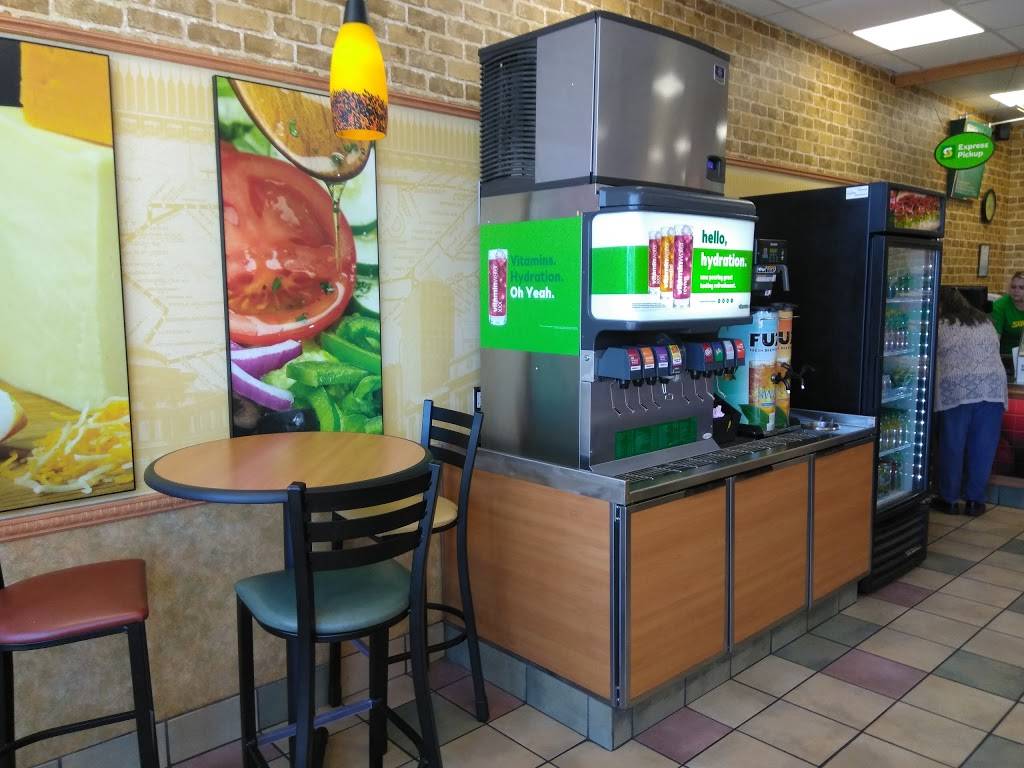Subway Restaurants | restaurant | 2910 E Berry St, Fort Worth, TX 76105, USA | 8172383733 OR +1 817-238-3733