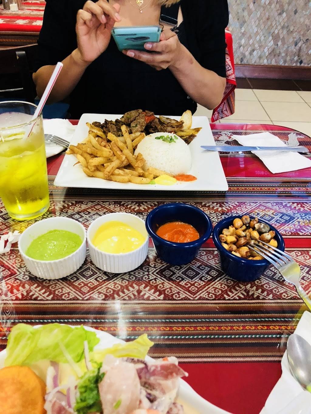 Las 3 Regiones | restaurant | 13840 Braddock Rd, Centreville, VA 20121, USA | 7038305930 OR +1 703-830-5930