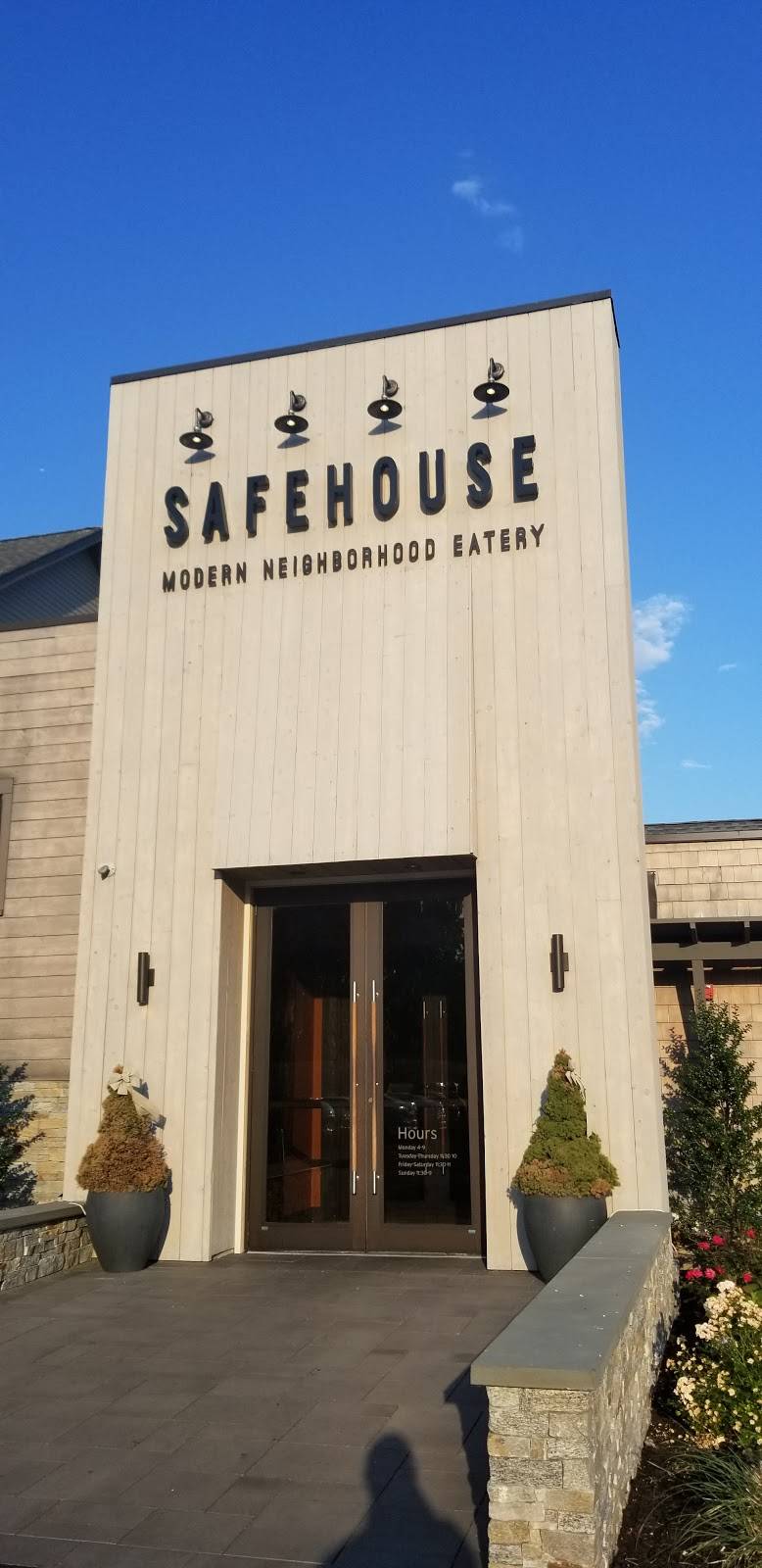 Safehouse | restaurant | 195 Old Forge Rd, East Greenwich, RI 02818, USA | 4018854999 OR +1 401-885-4999
