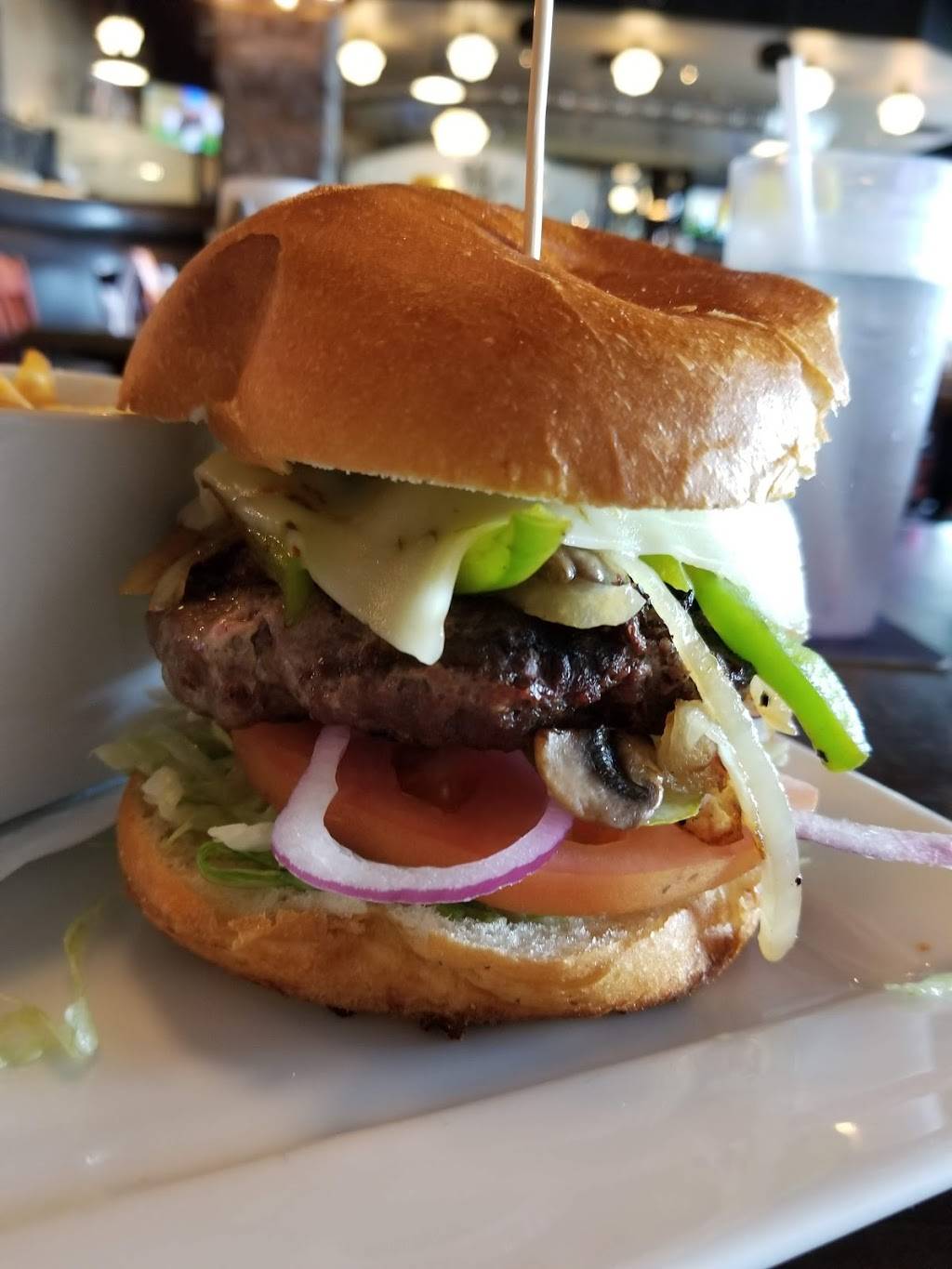 Simcoe Arms | restaurant | 140 Queensway East, Simcoe, ON N3Y 4W1, Canada | 5194285635 OR +1 519-428-5635