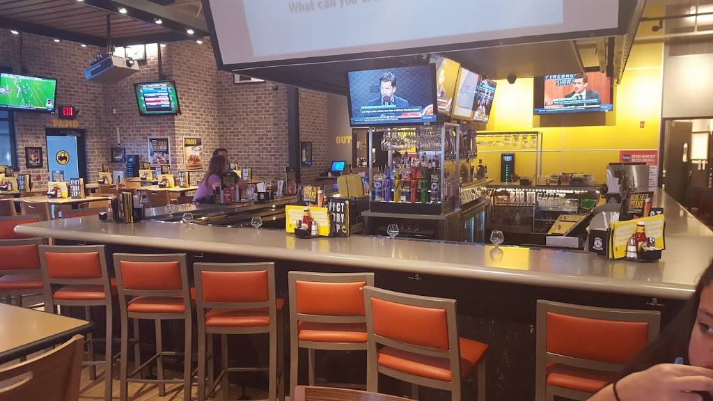 Buffalo Wild Wings | restaurant | 480 Memorial Dr, Chicopee, MA 01020, USA | 4133315041 OR +1 413-331-5041