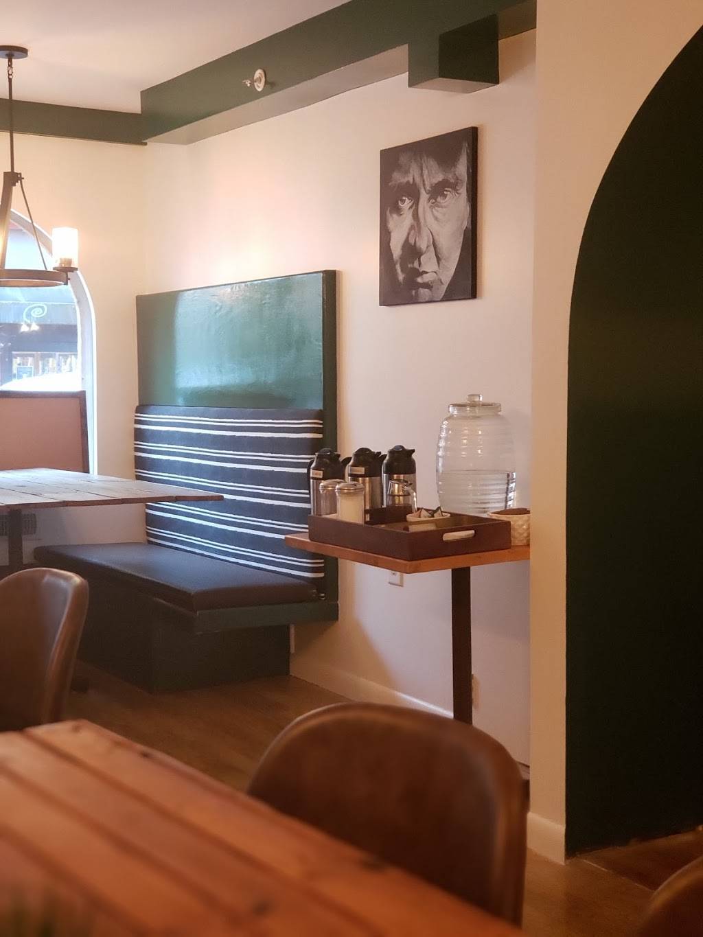 McFoxlins | restaurant | 5 Church St, New Paltz, NY 12561, USA | 8456338411 OR +1 845-633-8411