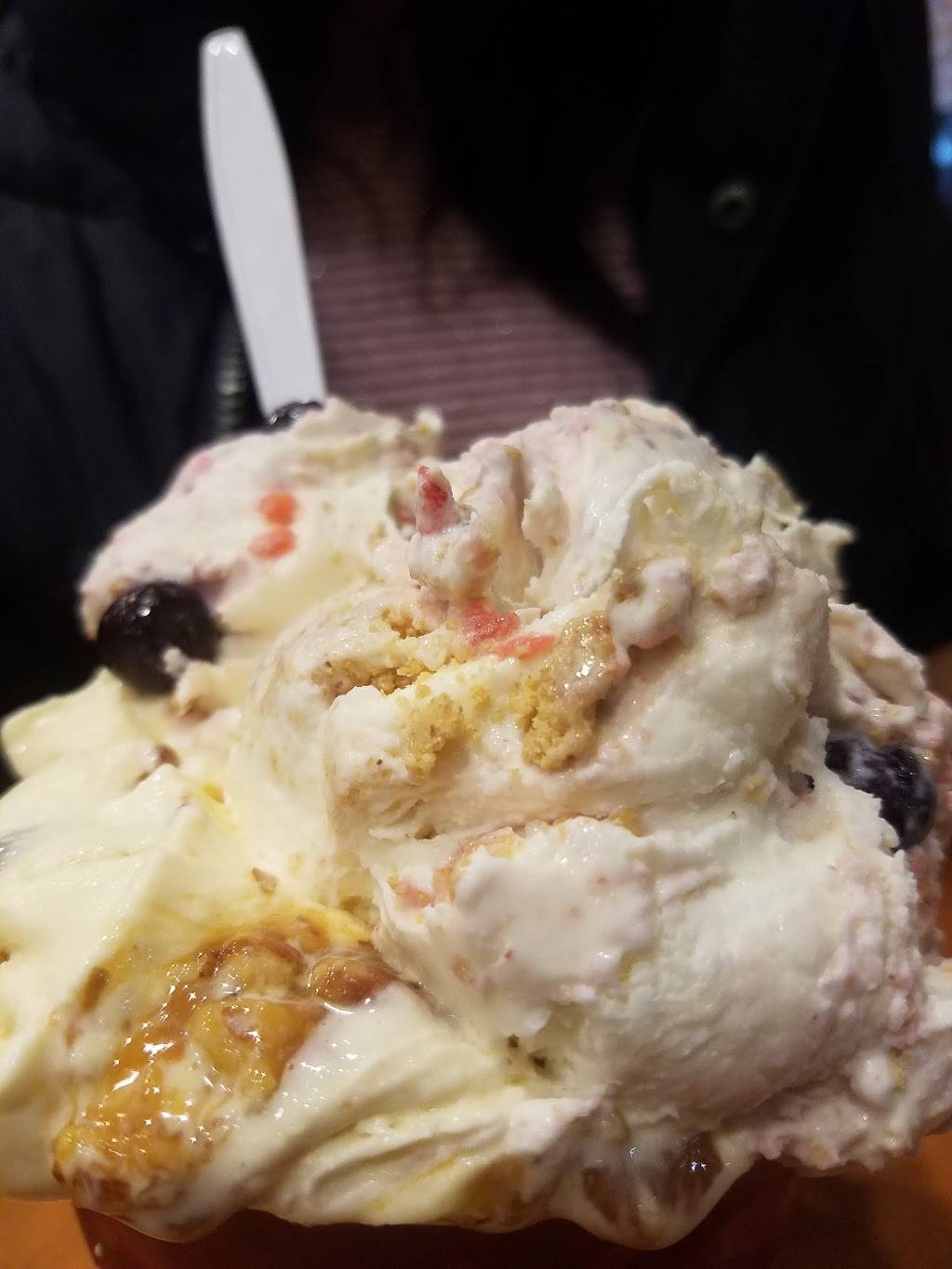 Cold Stone Creamery | bakery | 4540 W Main St, Kalamazoo, MI 49006, USA | 2693430940 OR +1 269-343-0940