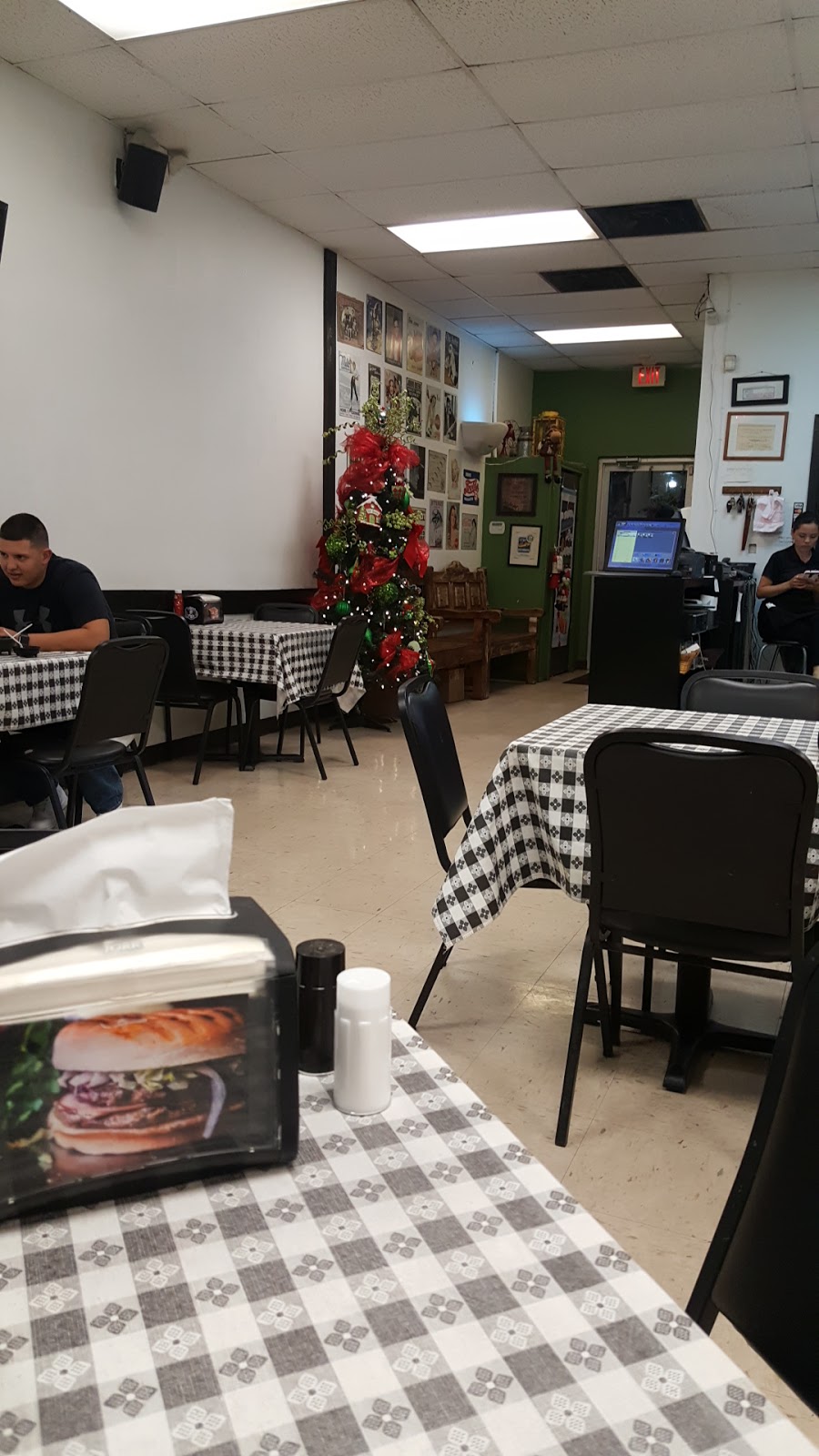 Pino Burger | restaurant | 2517 E Del Mar Blvd, Laredo, TX 78041, USA | 9567237466 OR +1 956-723-7466