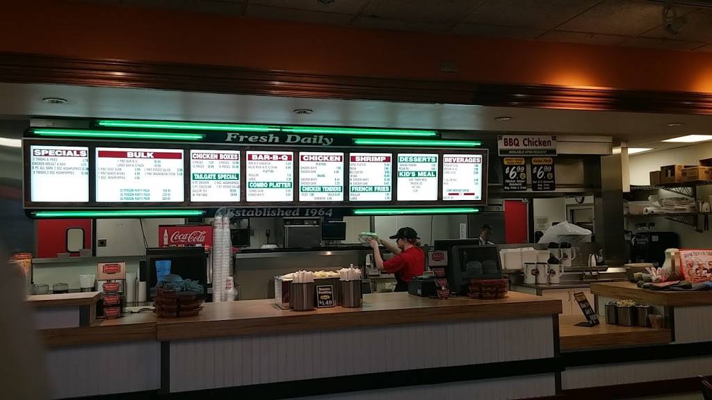 Smithfields Chicken N Bar-B-Q | restaurant | 1440 E Broad St, Fuquay-Varina, NC 27526, USA | 9195572400 OR +1 919-557-2400