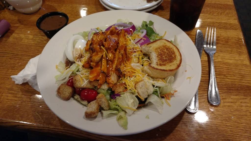 J Ds Post House On the Avenue | restaurant | 5201 Mahoning Ave, Warren, OH 44483, USA | 3308478113 OR +1 330-847-8113