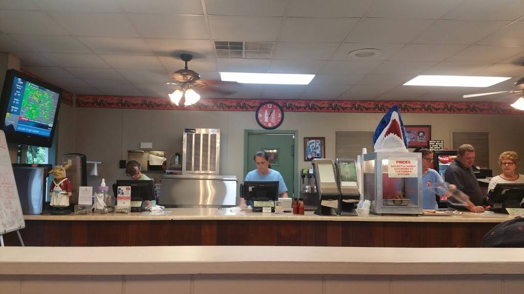 Barbers Drive In | restaurant | 2205 1st Ave SE, Moultrie, GA 31788, USA | 2299853993 OR +1 229-985-3993