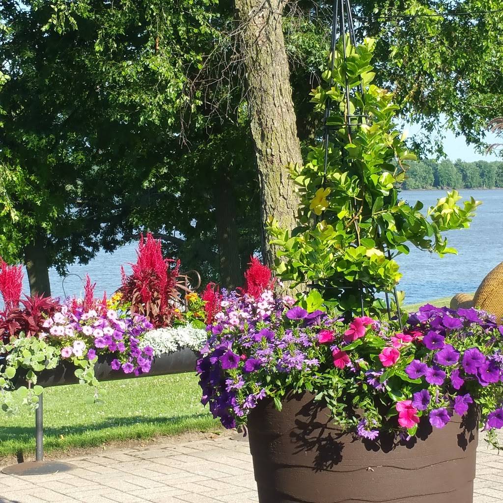 Spruce Harbor Inn | restaurant | 30579 400th Ave, Bellevue, IA 52031, USA | 5638725637 OR +1 563-872-5637