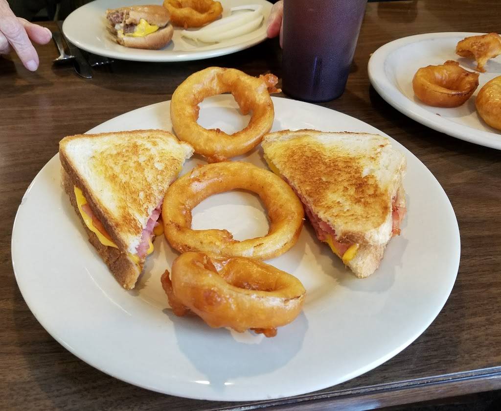 Susannas Olde Fashioned Dining | restaurant | 707 S Main St, North Canton, OH 44720, USA | 3304993030 OR +1 330-499-3030