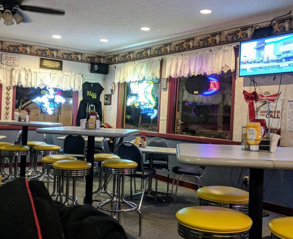 The Lil Farm Grill | restaurant | 10583 Gresylon Dr, Hayward, WI 54843, USA | 7159343276 OR +1 715-934-3276