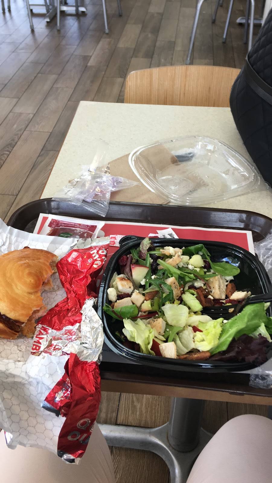 Wendys | restaurant | 90 W Mitchell Hammock Rd, Oviedo, FL 32765, USA | 4073595262 OR +1 407-359-5262