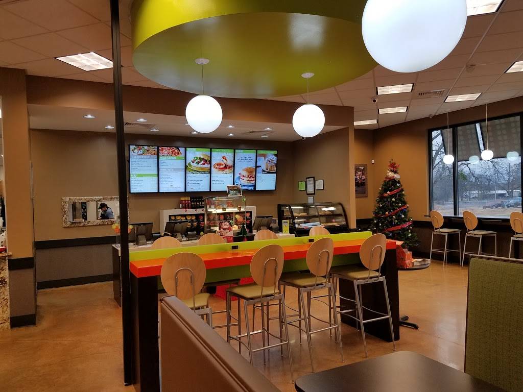 Schlotzskys | bakery | 720 US Hwy 271 N, Gilmer, TX 75644, USA | 9036803354 OR +1 903-680-3354