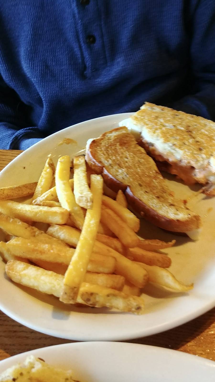 Cracker Barrel Old Country Store | restaurant | 105 Commercial Blvd, Flat Rock, NC 28731, USA | 8286925560 OR +1 828-692-5560