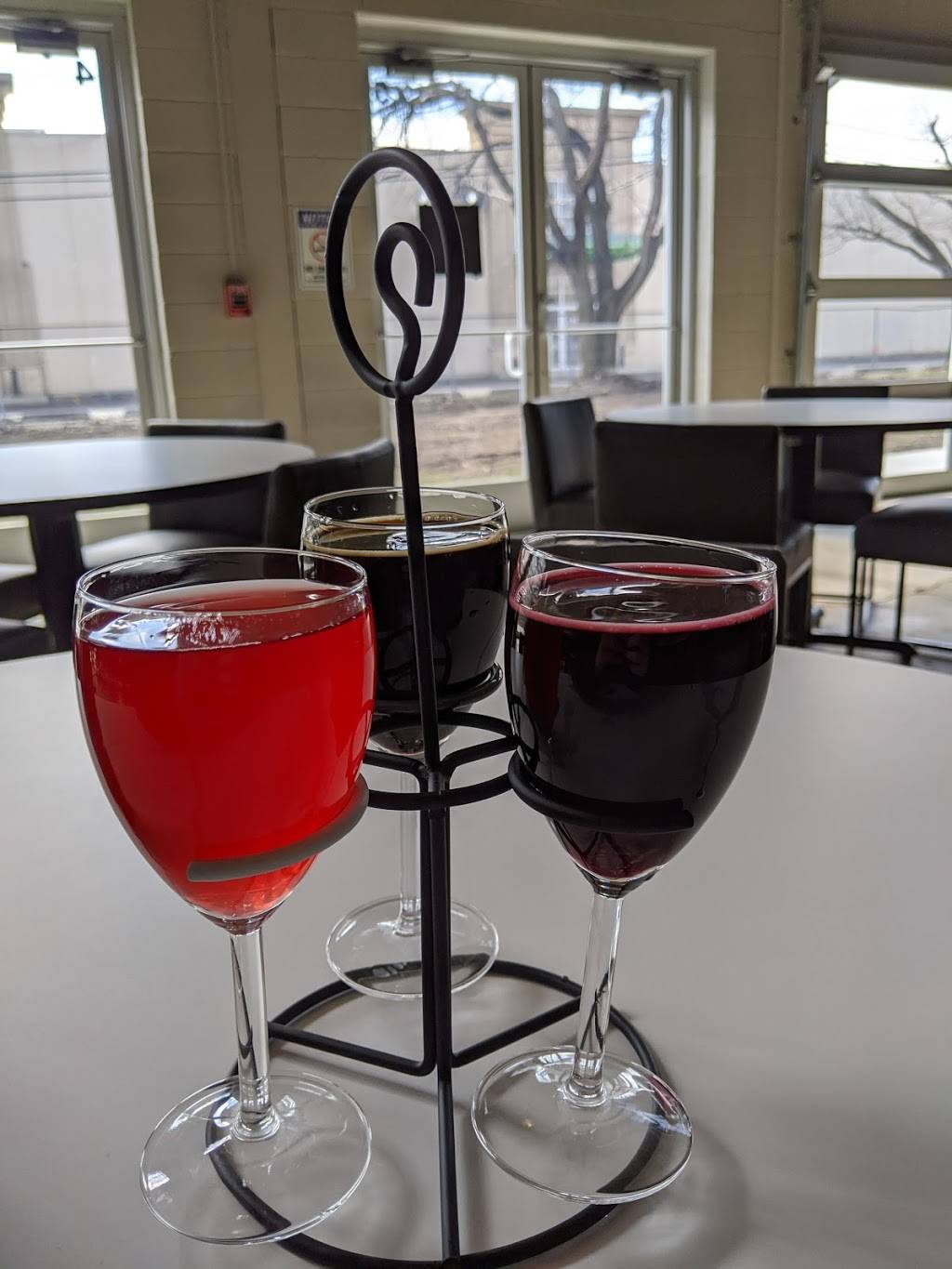 Une Année | Hubbards Cave Brewery Kitchen | restaurant | 6343 W Gross Point Rd, Niles, IL 60714, USA | 8476350655 OR +1 847-635-0655