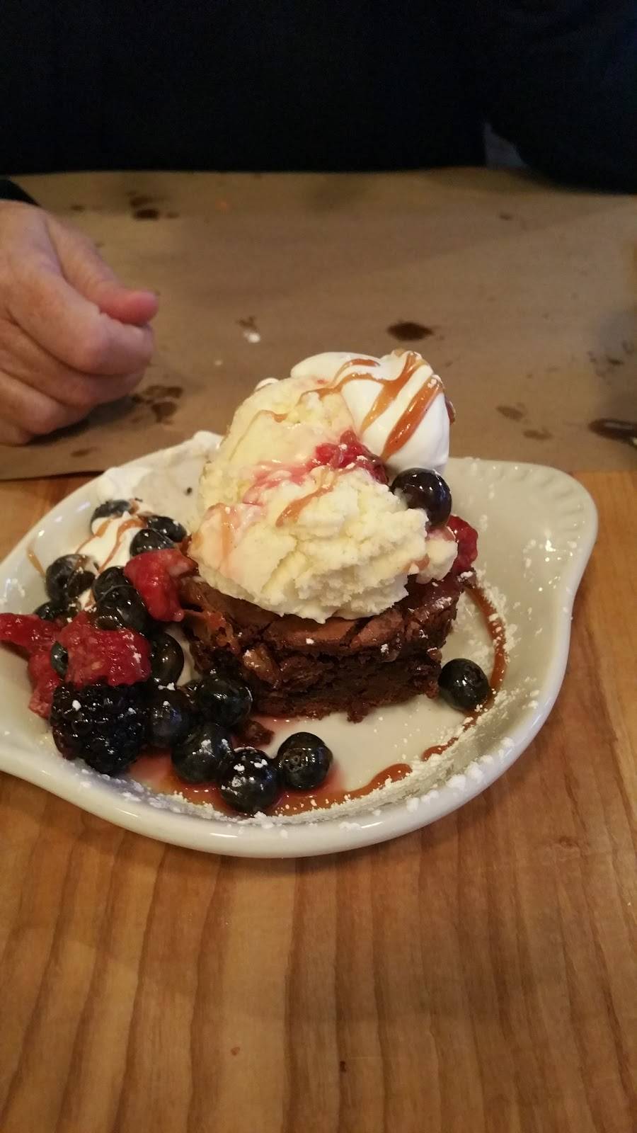 Molly’s Kitchen and Bar | restaurant | 110 W Market St, Mt Carroll, IL 61053, USA | 8159060052 OR +1 815-906-0052