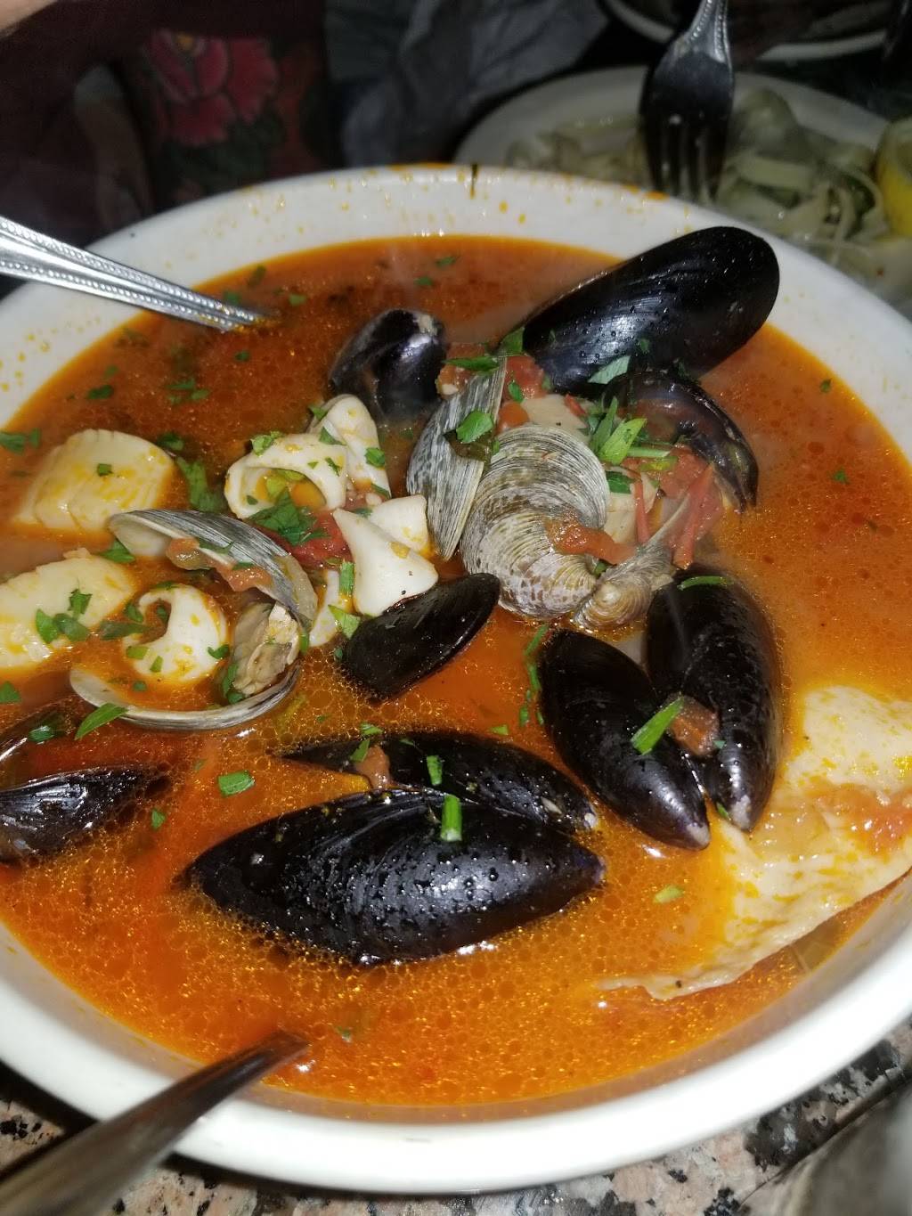 Dmitris | restaurant | 944 N 2nd St, Philadelphia, PA 19123, USA | 2155924550 OR +1 215-592-4550