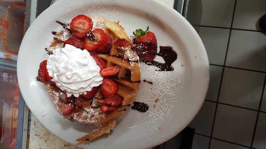 Snax Superburgers | restaurant | 3111, 2225 Artesia Blvd, Redondo Beach, CA 90278, USA | 3109219797 OR +1 310-921-9797