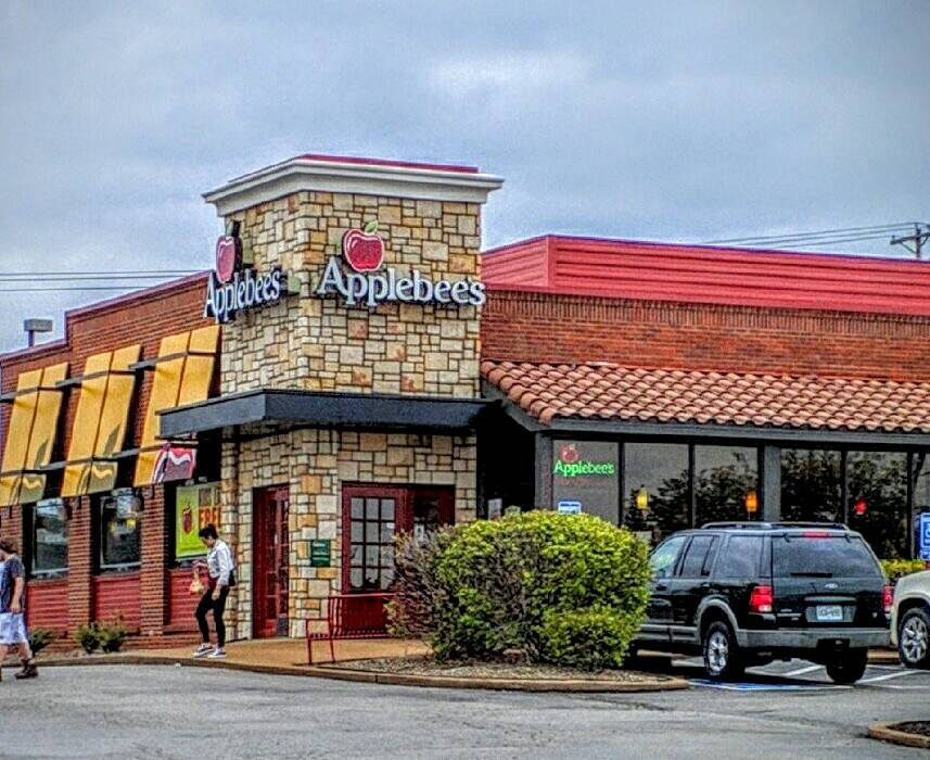 Applebees Grill + Bar | restaurant | 2921 S Service Rd, St Charles, MO 63303, USA | 6369467705 OR +1 636-946-7705