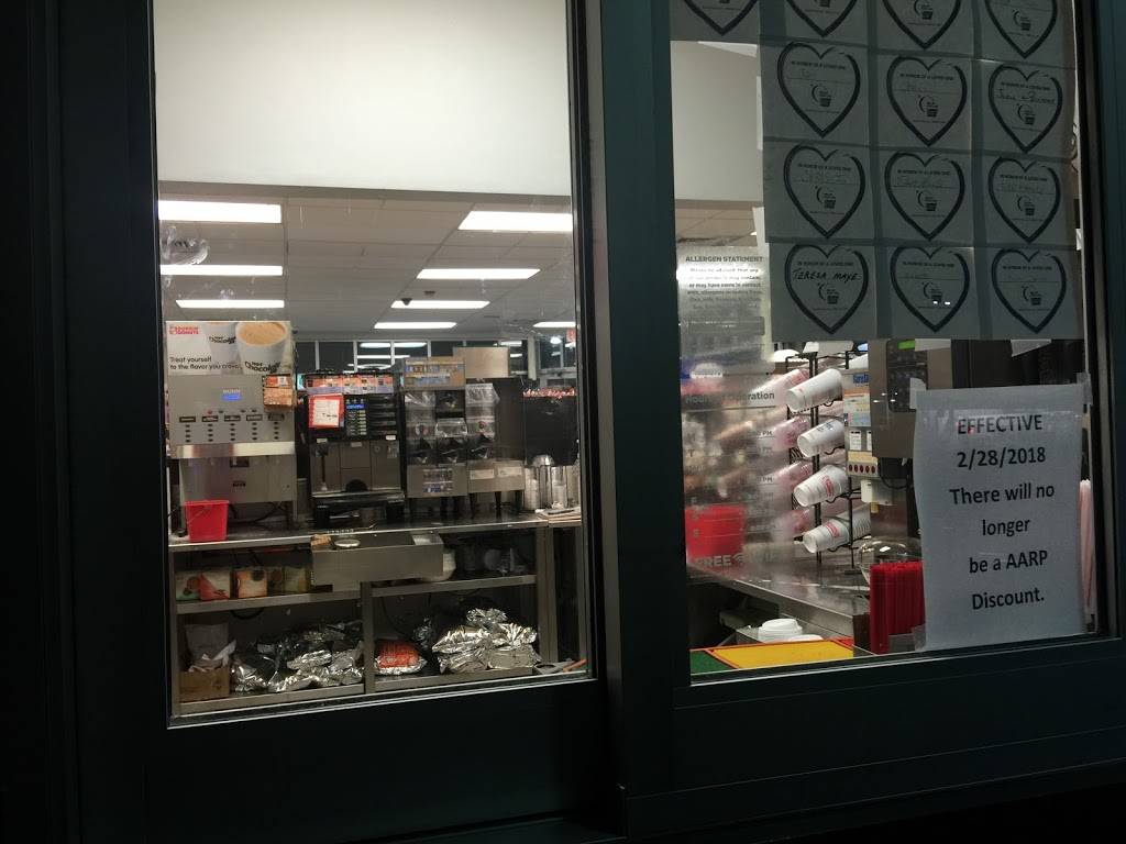 Dunkin | bakery | 16 Court St, Middlebury, VT 05753, USA | 8023889300 OR +1 802-388-9300