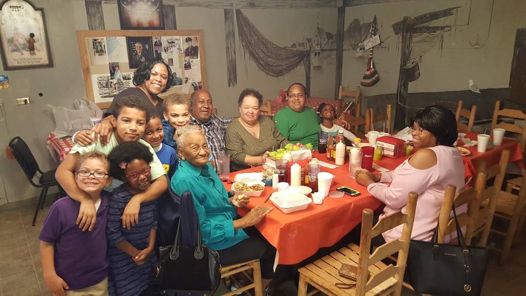 Rayners Seafood House | restaurant | 7343 US 49, Hattiesburg, MS 39401, USA | 6012682639 OR +1 601-268-2639