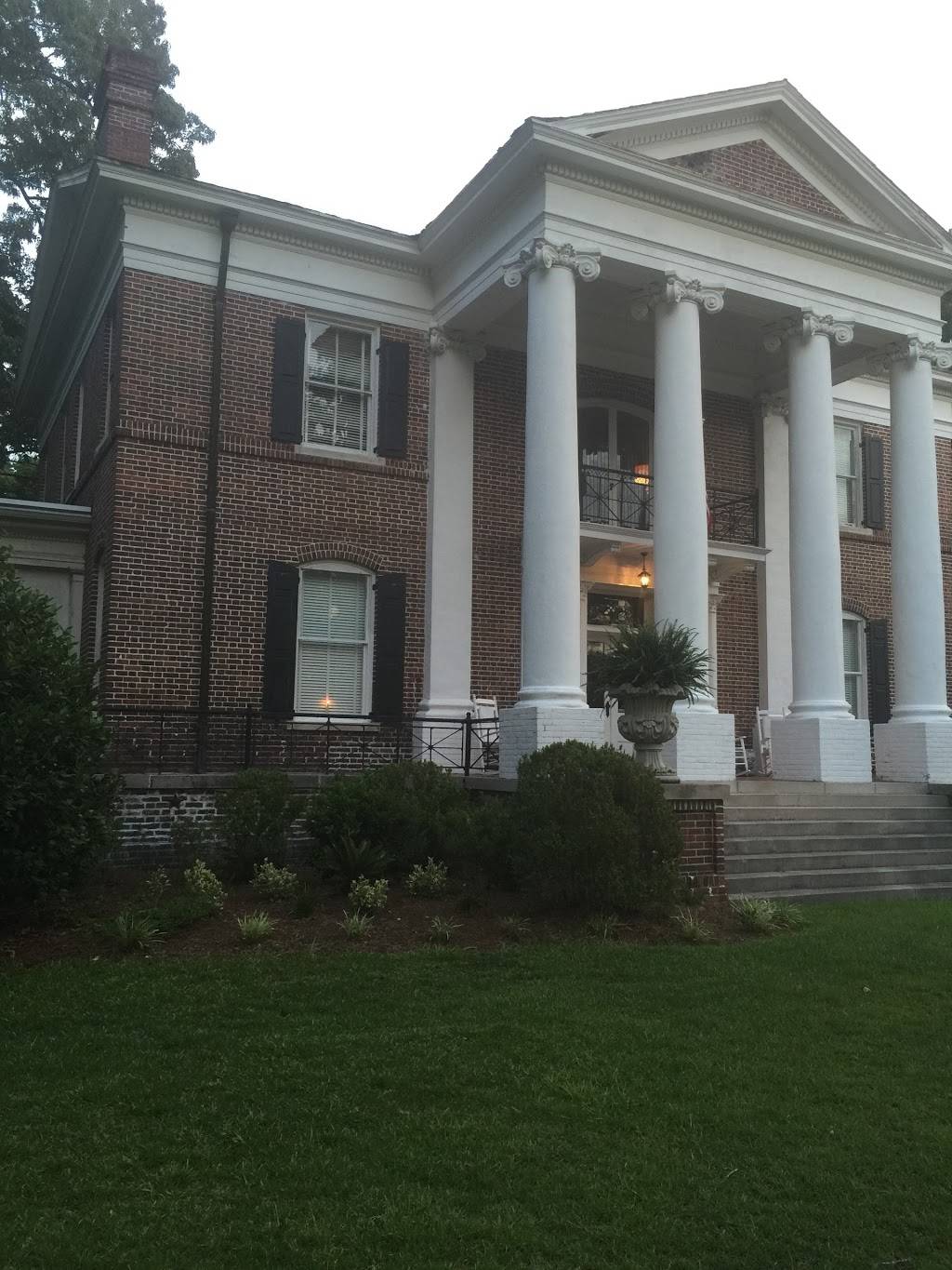 Rosewood Manor | restaurant | 900 N Main St, Marion, SC 29571, USA | 3363129260 OR +1 336-312-9260