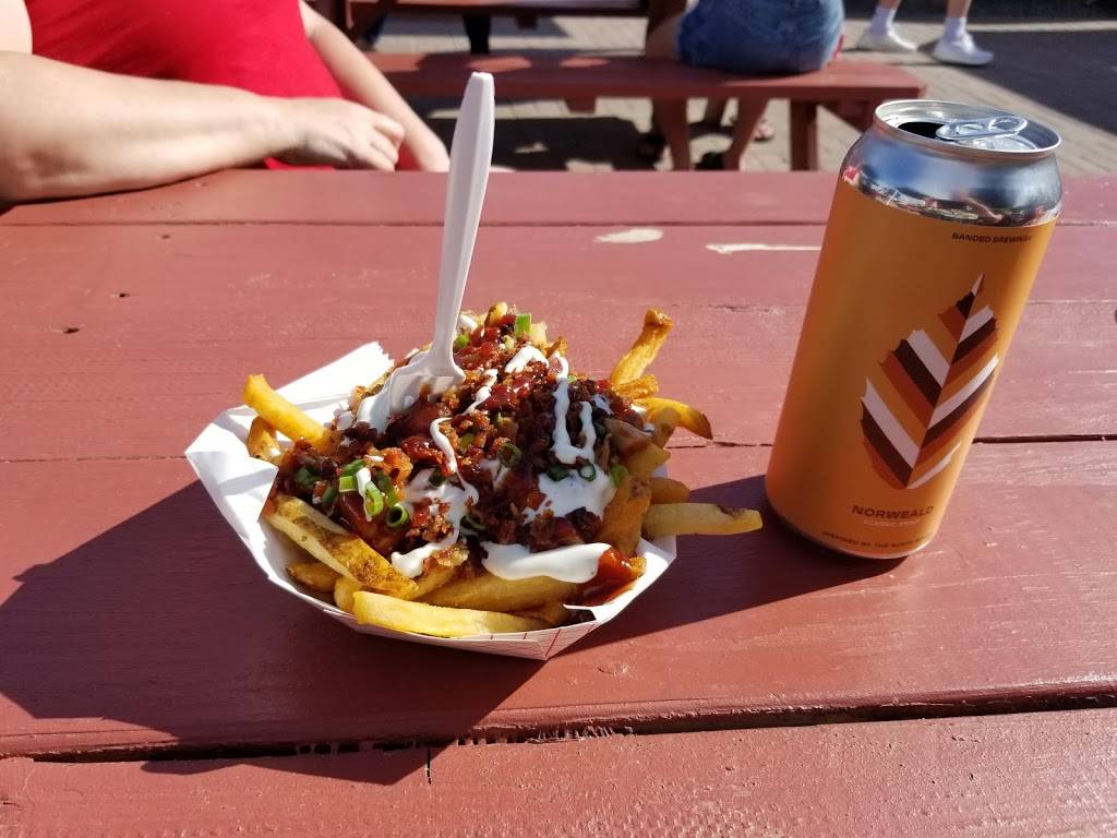 Congdons After Dark Food Truck Park | restaurant | 1100 Post Rd, Wells, ME 04090, USA | 2076464219 OR +1 207-646-4219