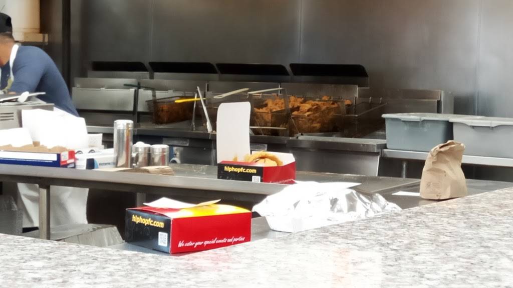 Hip Hop Fish & Chicken | restaurant | 901 N Caroline St, Baltimore, MD 21205, USA | 4103276565 OR +1 410-327-6565