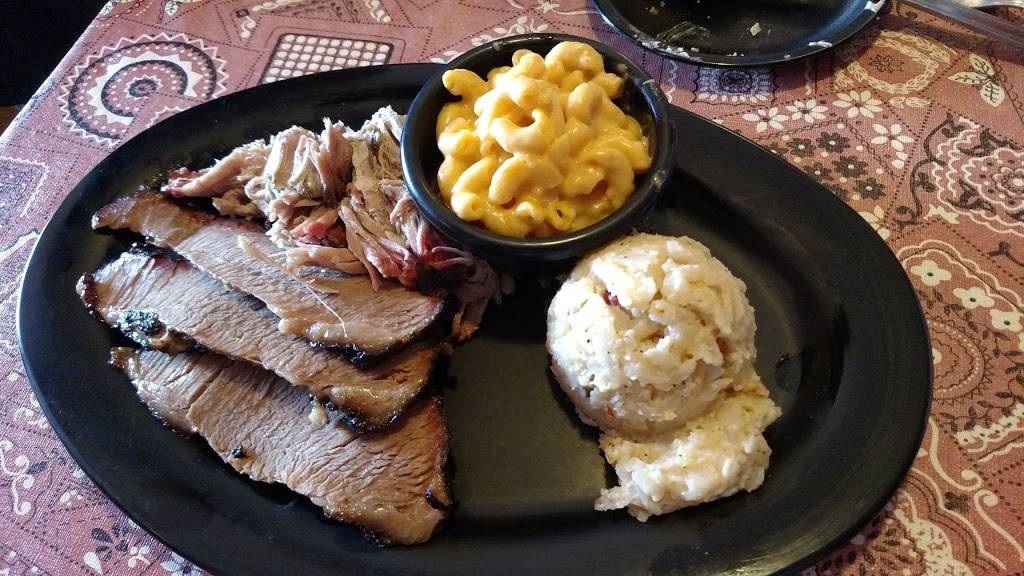 Hole in the Wall BBQ | restaurant | 3200 W 11th Ave, Eugene, OR 97402, USA | 5416837378 OR +1 541-683-7378