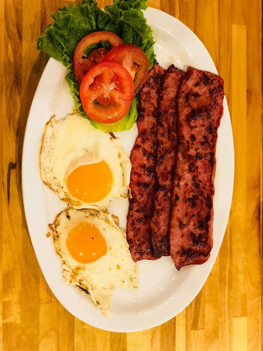 Burger District Gourmet Burgers and Bar | restaurant | 2024 Wilson Blvd, Arlington, VA 22201, USA | 7035272160 OR +1 703-527-2160