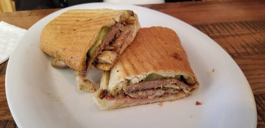 Georges Latin Americana Bistro | restaurant | 11 Graham Ave, Brooklyn, NY 11206, USA | 7183887794 OR +1 718-388-7794