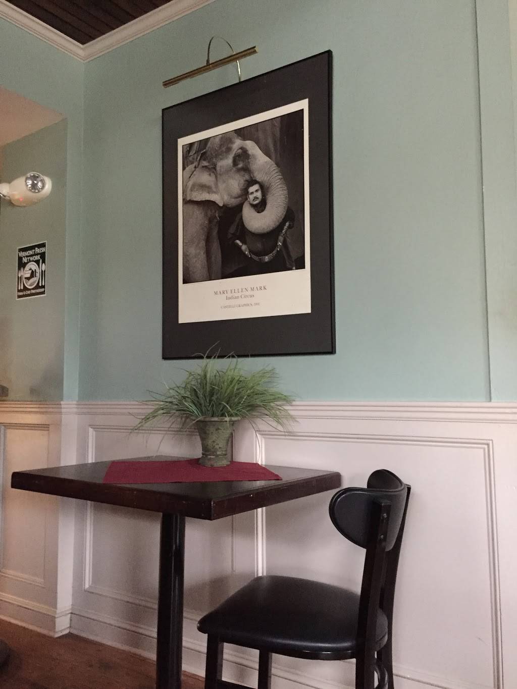 Blue Cat Bistro | restaurant | 575 Main St, Castleton, VT 05735, USA | 8024682791 OR +1 802-468-2791