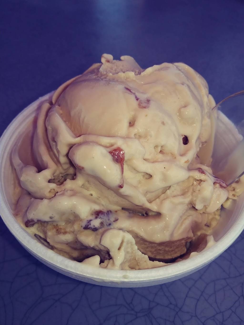 Raymonds Frozen Custard | restaurant | 857 Roosevelt Trail, Casco, ME 04015, USA | 2076551116 OR +1 207-655-1116