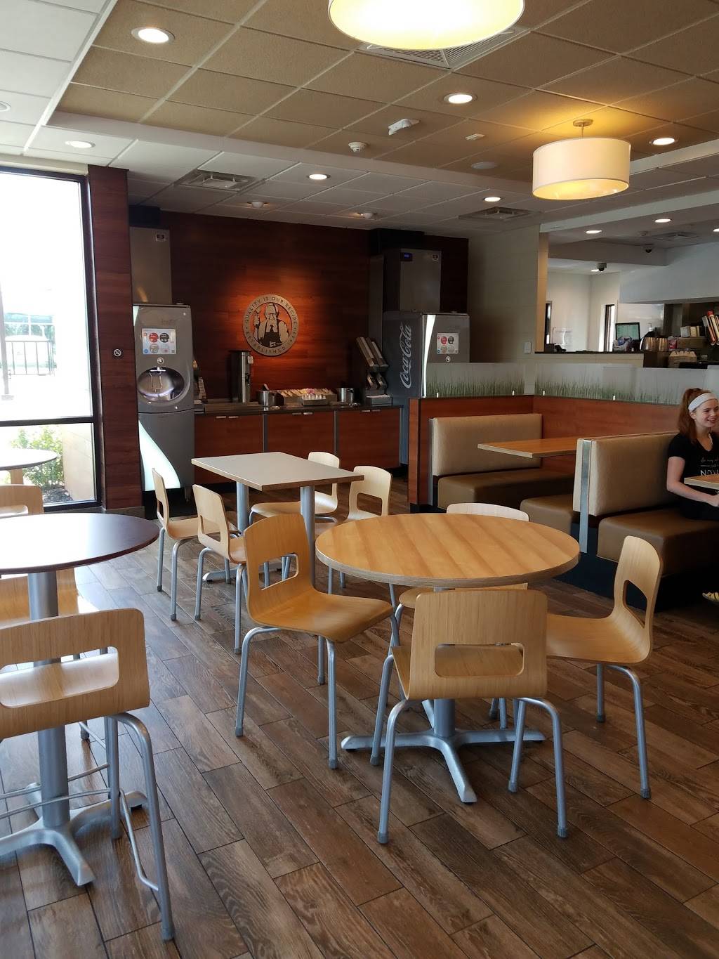 Wendys | restaurant | 820 Old Country Rd, Garden City, NY 11530, USA | 5162289040 OR +1 516-228-9040