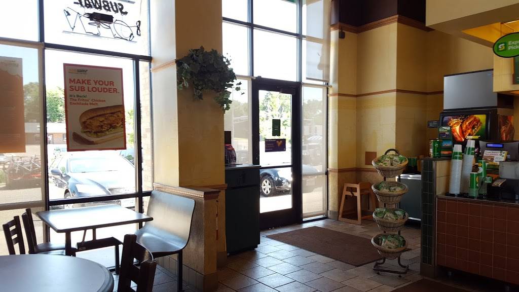 Subway Restaurants | restaurant | 1219 S Robert St, West St Paul, MN 55118, USA | 6514517584 OR +1 651-451-7584